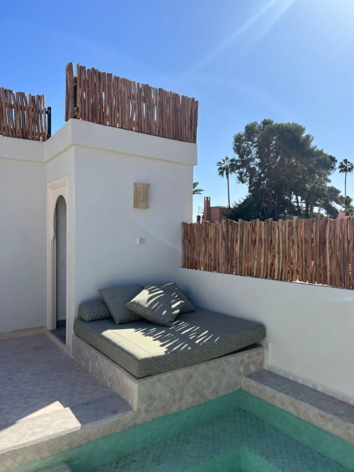 Bassin sur une terrasse d'un Riad Marocain