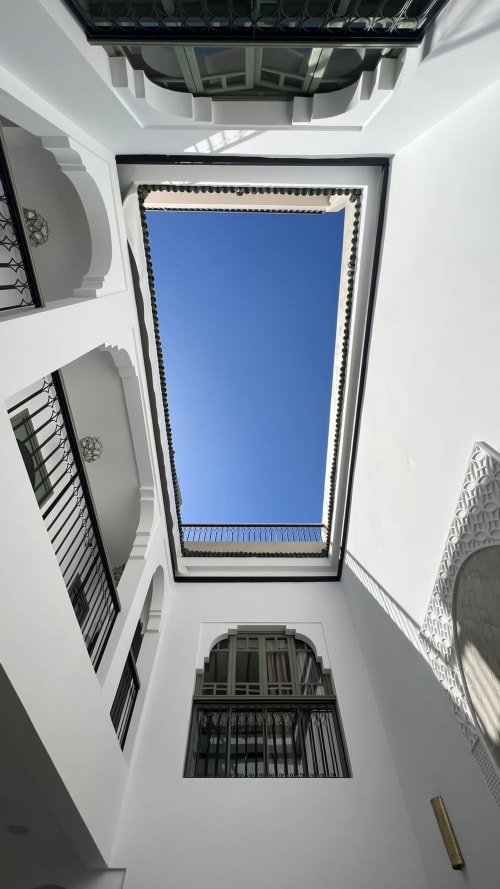 toit ouvrant d'un patio dans un Riad Marocain