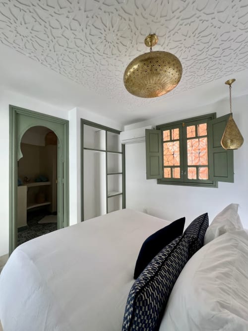 Suite d'un Riad Privatisé avec des luminaires marocains