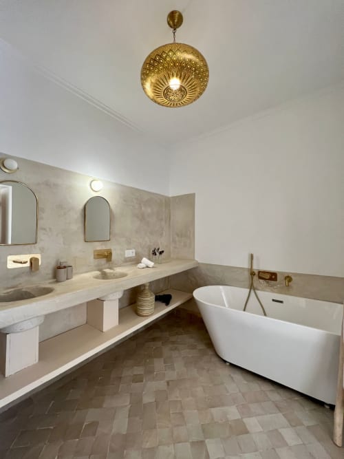 Grande salle de bain d'une suite master d'un Raid à privatiser