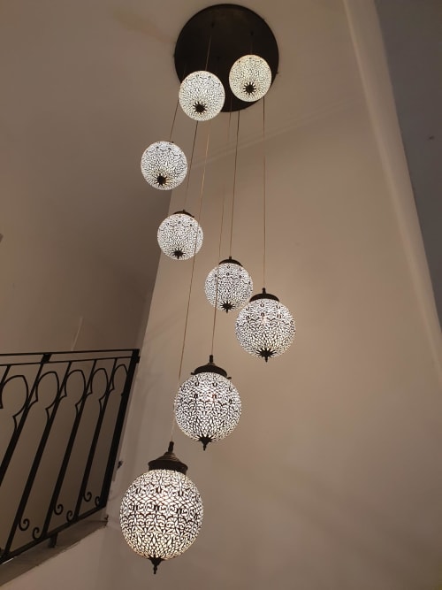 Lustre marocain dans un escalier d'un Riad Marocain