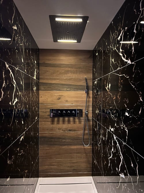 week‑end en amoureux, séjour romantique, nuit romantique, escapade couple, love room, suite romantique, chambre avec jacuzzi, spa privatif, jacuzzi privé, sauna privatif, hammam privé, bain à remous, baignoire balnéo, thalasso couple, massage en duo, détente bien‑être, parenthèse cocooning, pause détente, séjour bien‑être, nuit de noces, anniversaire de mariage, demande en mariage, lune de miel, saint‑valentin, surprise romantique, box romantique, pack romantique, gîte romantique, suite avec spa, loft avec jacuzzi, cabane dans les arbres, bulle transparente, chalet avec bain nordique, maison avec piscine intérieure, chambre d’hôtes romantique, hôtel spa, appart’hôtel cosy, tiny house avec spa, péniche avec jacuzzi, hébergement insolite, logement avec terrasse privée, vue panoramique, vue montagne, vue campagne, jacuzzi intérieur, jacuzzi extérieur, sauna finlandais, sauna infrarouge, hammam vapeur, douche à l’italienne, douche double, ciel de pluie, chromothérapie, aromathérapie, table de massage, fauteuil relax, huiles essentielles, sels de bain, bombes de bain, peignoirs et chaussons, tisanerie détente, lit king‑size, lit rond, baldaquin, miroir au plafond, lumière tamisée, LED d’ambiance, bougies parfumées, cheminée éthanol, déco cocooning, déco glamour, ambiance feutrée, pétales de roses, ballons personnalisés, message de bienvenue, playlist romantique, petit‑déjeuner au lit, dîner aux chandelles, room service, panier gourmand, cave à vin, champagne, chocolats, fleurs fraîches, massage duo à domicile, soin visage corps, shooting photo couple, check‑in autonome, late check‑out, conciergerie, box surprise, coffret bien‑être, décoration personnalisée, home‑cinéma privé, vidéoprojecteur, Netflix streaming, sonorisation bluetooth, jeux de société pour deux, observation des étoiles, balade nature, randonnée courte, pique‑nique romantique, dégustation de vins, visite de vignoble, city break romantique, coucher de soleil spot, terrasse privative, jardin clos, brasero, guirlandes lumineuses, transat double, salon de jardin, douche extérieure, spa abrité, parking privé, entrée indépendante, intimité garantie, hébergement discret, 100% privatif, confidentiel, haut de gamme, premium, luxe, cosy, intimiste, escapade proche, déconnexion, recharge émotionnelle, bulle d’amour, expérience sensorielle, souvenir inoubliable, effet waouh, jeunes mariés, couple marié, couple sans enfants, parents en break, anniversaire de couple, fiançailles, voyage de noces, retrouvailles, surprise de dernière minute, love room Aurillac, jacuzzi privatif Aurillac, week‑end romantique Aurillac, suite avec spa Aurillac, gîte romantique Aurillac, hôtel spa Aurillac, hébergement insolite Aurillac, cabane avec jacuzzi Aurillac, love room Cantal, jacuzzi privatif Cantal, week‑end romantique Cantal, suite avec spa Cantal, gîte romantique Cantal, hôtel spa Cantal, hébergement insolite Cantal, cabane avec jacuzzi Cantal, suite romantique avec jacuzzi et sauna privés, love room discrète avec entrée autonome, gîte cosy avec spa privatif et terrasse, chambre avec baignoire balnéo et lit king, week‑end détente couple tout compris, pack romantique pétales champagne, massage en duo en chambre, séjour bien‑être proche Aurillac Brive‑la‑Gaillarde Clermont‑Ferrand Tulle Rodez, nuit romantique dernière minute, expérience cocooning haut de gamme, hygiène irréprochable, ménage professionnel, linge premium, insonorisation, climatisation, chauffage d’ambiance, wifi