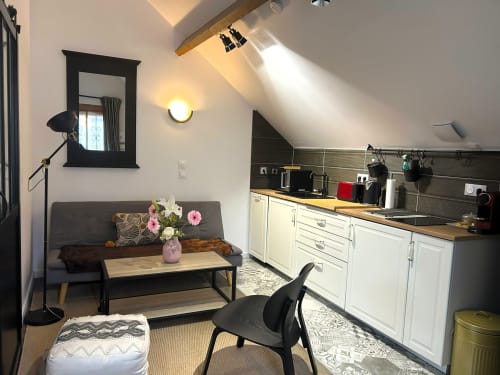 Domaine Chapelle La Chapelle la Reine Fontainebleau Ile de France Seine et marne Paris lieux séminaires au vert gîte Studio kitchenette salon 