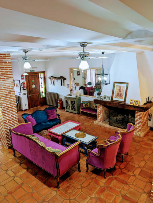 Gran salón con chimenea