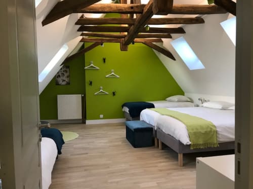 Chambre familiale avec 4 lits simples et salle d'eau, 2e étage - Logis escale grand gite saumur