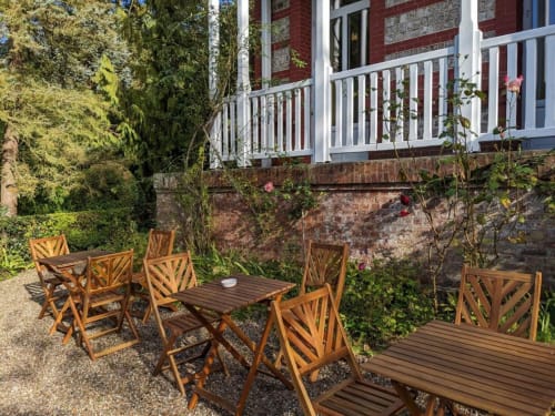 Villa Eliane terrasse entourée de verdure