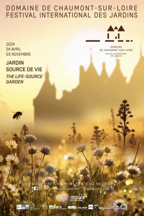 Affiche du Festival International des Jardins 2024 de Chaumont-sur-Loire avec fleurs sauvages et silhouettes d'abeilles