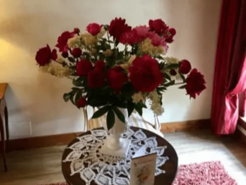 Bouquet of Flowers for a romantic stay in Auxerre at the Château de Ribourdin - Guest House Swimming Pool and Spa in Burgundy
