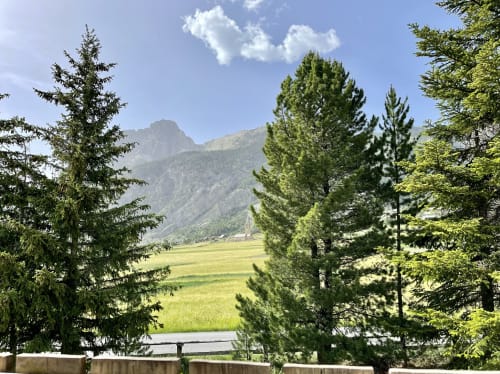 Vue du jardin du Chalet Coste Belle
