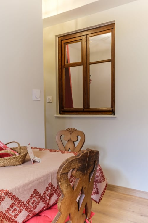Cuisine équipée et salle à manger conviviale du gîte Le Coeur Theinheim