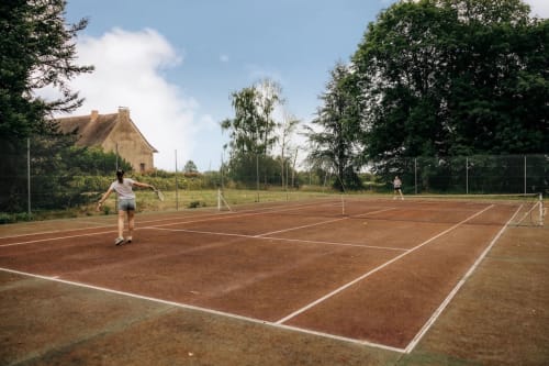Holiday cottage with tennis court