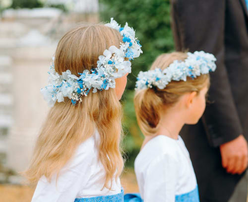 Couronnes de fleurs bleues