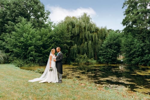 Mariage champêtre au bord d'un étang