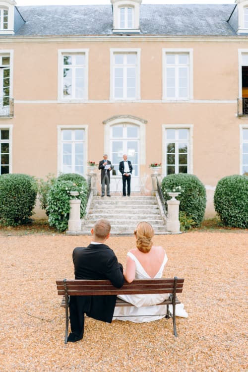 le discours des mariés devant le manoir, Sarthe
