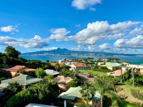 vue incroyable, mer des caraïbes, Fort de France, les trois ilets, appartement bougainvillier martinique
