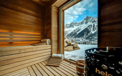 Sauna at Le Chalet Mont-Blanc in Chamonix with snowy mountain views through large window