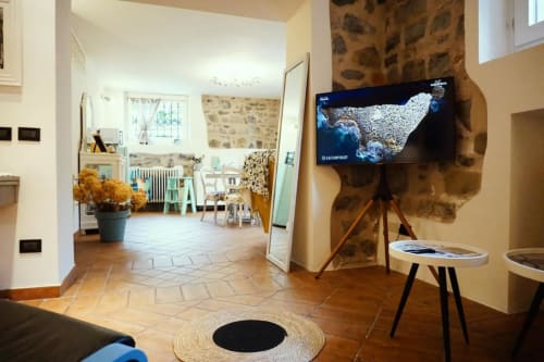 Lake experience! | Un posto davvero unico! | Appartamentio a Marone in villa Signorile Fronte Lago con Due Camere | Casa vacanze | Appartamento | Affitti Brevi | Indipendente | Marone | Lago D'Iseo | Relax | Giardino | Gazebo | Pontile | Accesso lago | Barbecue 