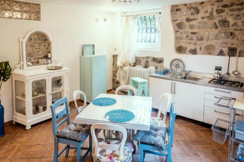 Un posto davvero unico! | Appartamentio a Marone in villa Signorile Fronte Lago con Due Camere | Casa vacanze | Appartamento | Affitti Brevi | Indipendente | Marone | Lago D'Iseo | Relax | Giardino | Gazebo | Pontile | Accesso lago | Barbecue 
