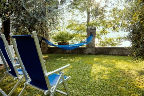 Lake experience! | Un posto davvero unico! | Appartamentio a Marone in villa Signorile Fronte Lago con Due Camere | Casa vacanze | Appartamento | Affitti Brevi | Indipendente | Marone | Lago D'Iseo | Relax | Giardino | Gazebo | Pontile | Accesso lago | Barbecue 