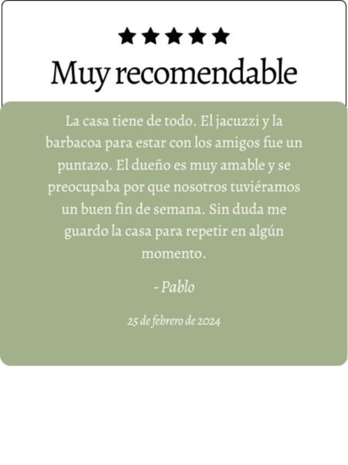 Reseña de cinco estrellas de Pablo elogiando Casa Rural Villa del Jerte por su jacuzzi, barbacoa y la atenta hospitalidad del propietario.