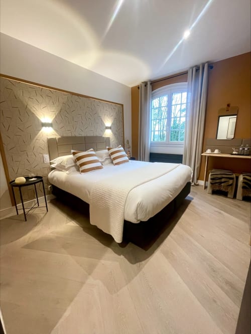 Puy du Fou Vendée chambre d'hôtes les 15 chênes chambre double lit King size vue jardin relaxant conviviale