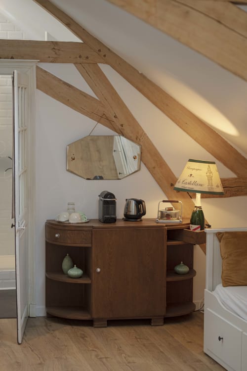 Guest room in Champagne- decoration chinée - antique furniture- family room- art deco furniture -