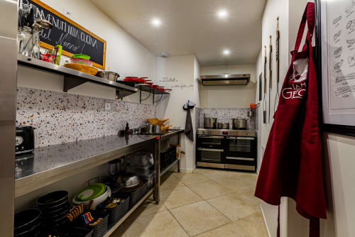 Modern kitchen at La Maison George apartment in Flavigny sur Ozerain with stainless steel appliances, speckled backsplash,