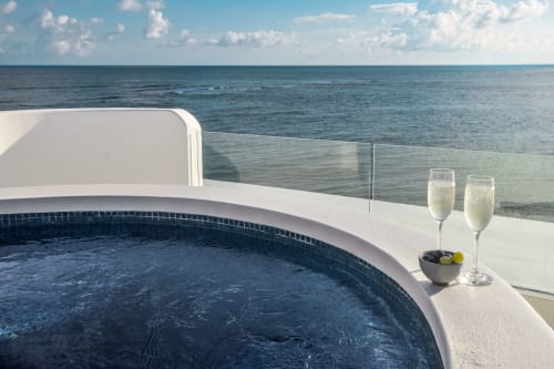 Jacuzzi avec vue (chauffé de 17h00 à minuit)