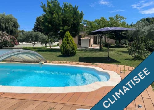 Piscine chauffée avec couverture rétractable à la villa La Conciergerie De Franck à Boissieres, France