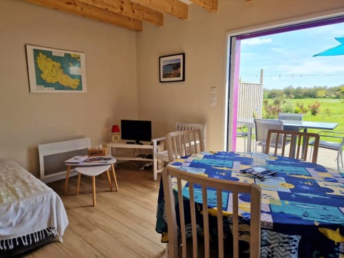 Pièce de vie maison herlin pour vos vacances à belle ile en mer contactez les maisons de Kerdavid ile