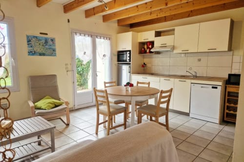 La cuisine de la maison "Port Andro" aux maisons de Kerdavid ile au sud de Belle île en mer
