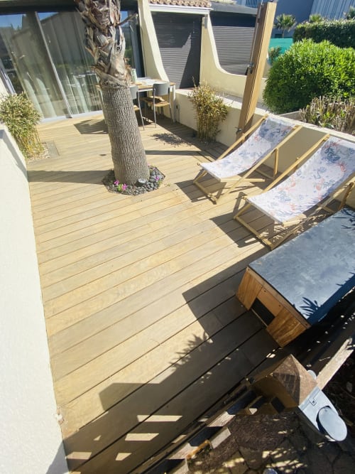 Les chaises longues de la terrasse