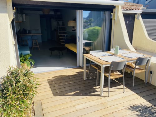 La table à manger de la terrasse