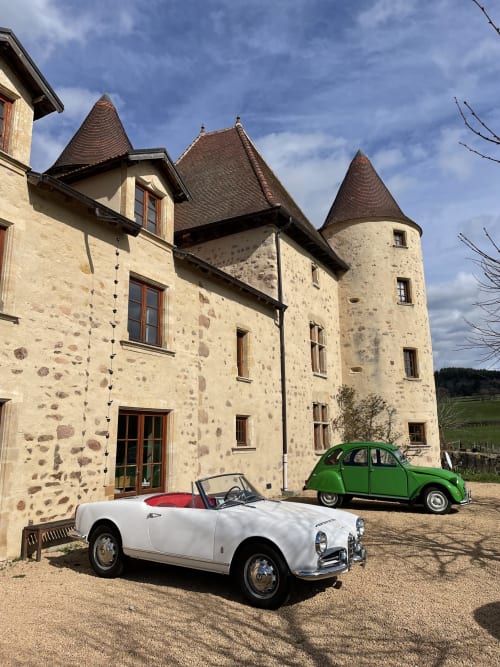château, chambres d'hôtes, table d'hôtes, charme, authenticité, voitures anciennes, brionnais, bourgogne, charolais