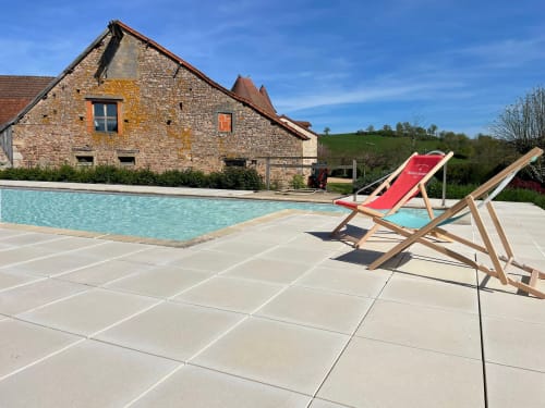 château, chambres d'hôtes, table d'hôtes, charme, authenticité, voitures anciennes, brionnais, bourgogne, charolais,piscine