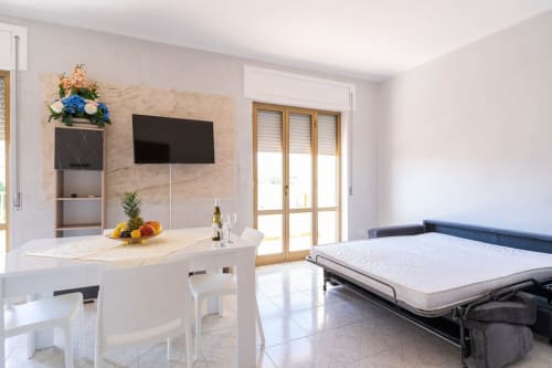 Moderno appartamento vista mare a Marina di Strongoli con angolo cottura, TV e divano letto vicino al Mare Adriatico