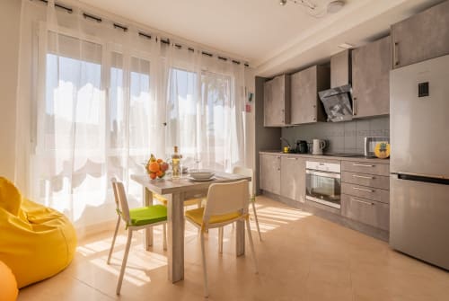 casa vacanze corralejo fuerteventura cucina attrezzata moderna lavastoviglie forno frigo 