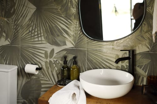 Modern bathroom in Barn Nest at Villa Várzea with white vessel sink, black fixtures, and botanical tile design