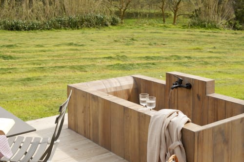 Wooden hot tub on a deck overlooking green grounds at Villa Várzea's Barn Nest in Várzea, Portugal