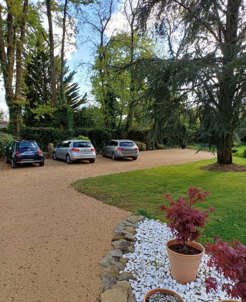 Chambre d’hôtes en Vendée, proche du Puy du Fou. Parking gratuit et sécurisé, confort et cadre agréable pour votre séjour.