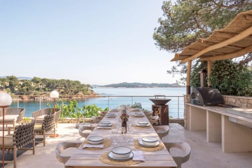 Les Falaises de Fabrégas-la seyne sur mer-Fabrégas- foret de Janas-luxe-JC Conciergerie-piscine chauffée -jacuzzi-vue mer-acces plage-location luxe-location vacances-location saisonniere-14 personnes-cuisine extérieur-chef à domicile