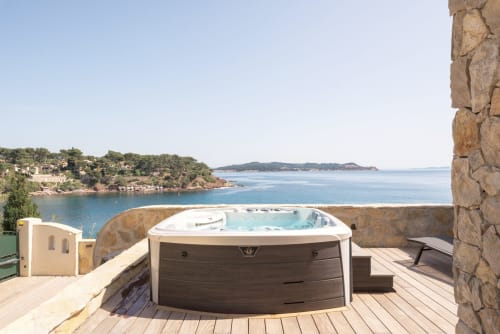 Les Falaises de Fabrégas-la seyne sur mer-Fabrégas- foret de Janas-luxe-JC Conciergerie-piscine chauffée -jacuzzi-vue mer-acces plage-location luxe-location vacances-location saisonniere-14 personnes-saint Elme