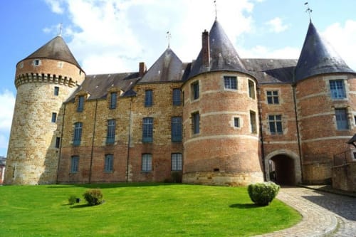 Château de Gacé proche du Domaine des Thomins Maison d'hôte Cisai Saint-Aubin Hôtel Gacé