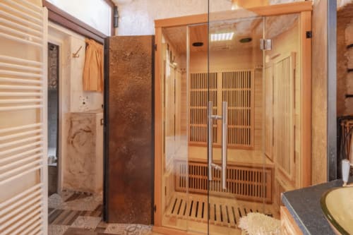 Luxury sauna room at CasaRosada B&B in Vidracco with wooden sauna cabin, modern shower, and spa amenities