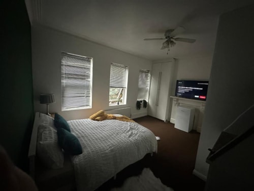 London room with large flat screen TV ensuite 