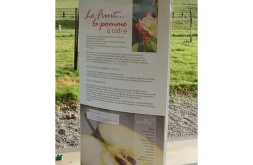 Affichage à l'entrée du site des vergers de la porte du Pays d'Auges à proximité du Domaine des Thomins Maison d'hôte Cisai Saint-Aubin Hôtel Gacé
