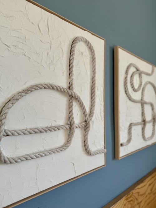 Décoration murale en nœuds de corde nautique à VillaSerenita Alata à Alata, décor côtier français