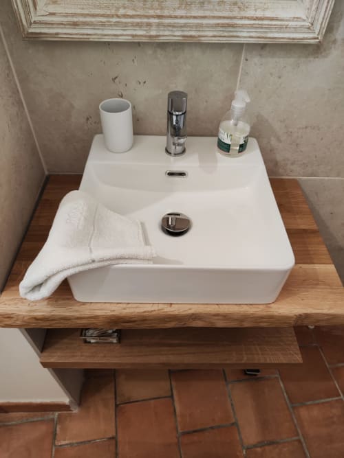 Detail of bathroom vanity in the Cèdre room at Le Rêve d’Alice, charming guesthouse in the Gers