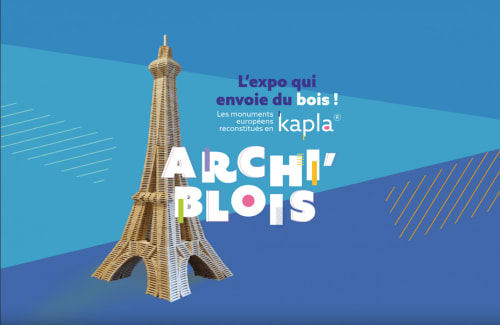 Affiche de l'exposition Archi'blois avec réplique de la Tour Eiffel en bois à Blois, France