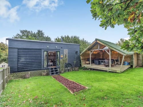 Oak Tree Lodge luxury shepherd's hut unique family friendly accommodation outdoor lodge fire pit countryside retreat